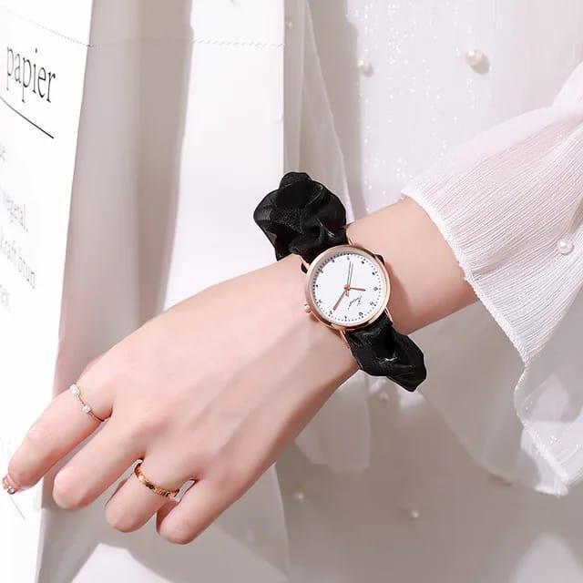 Stylish Women's Quartz Watch -1 Pc Water Resistant Bracelet Timepiece.