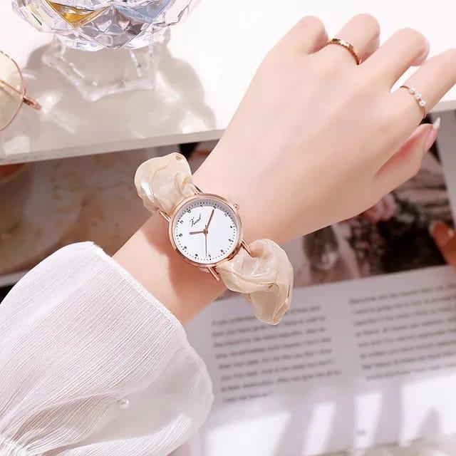 Stylish Women's Quartz Watch -1 Pc Water Resistant Bracelet Timepiece.