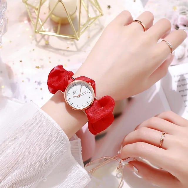 Stylish Women's Quartz Watch -1 Pc Water Resistant Bracelet Timepiece.