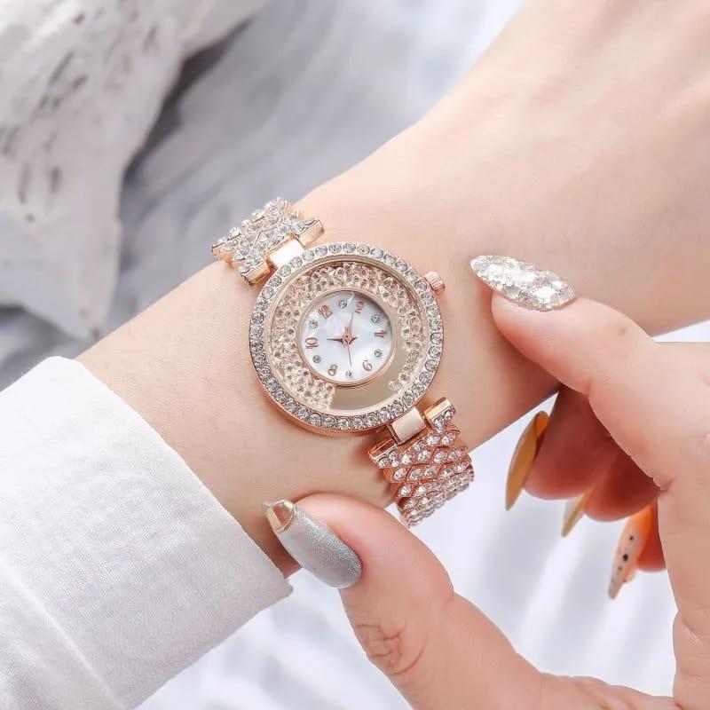 Stylish Women's Quartz Watch - Whater Resistant With Chain Strap -1 Pc