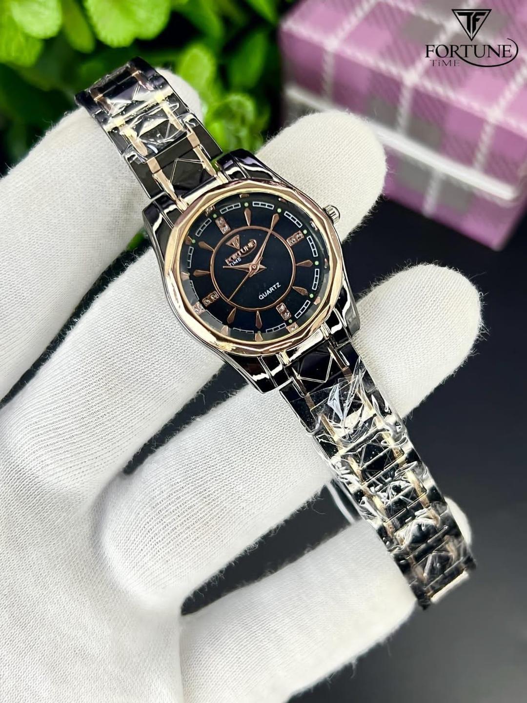 Stylish Women's Quartz Watch - 1 Pc Chain Strap Water Resistant
