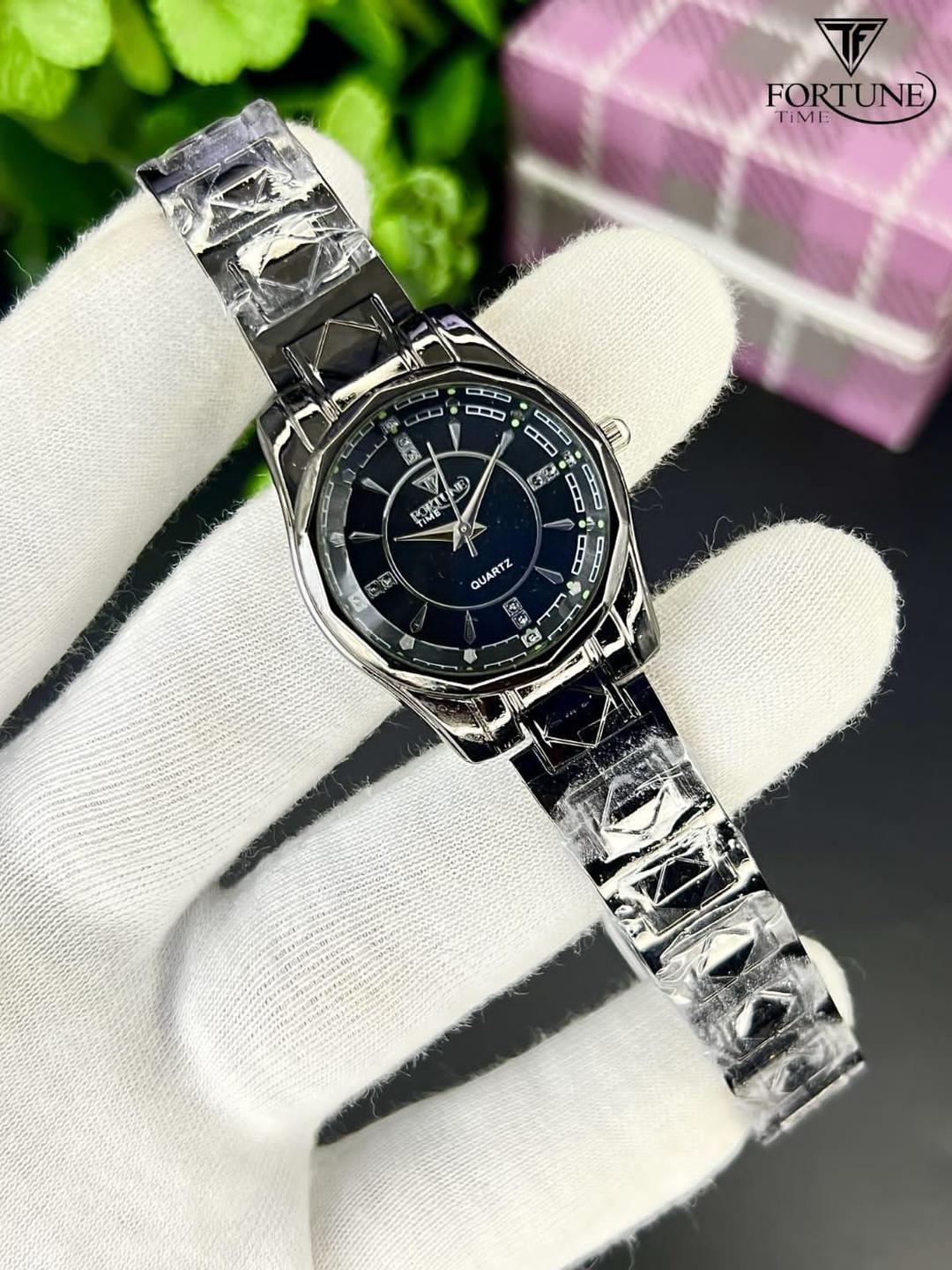 Stylish Women's Quartz Watch - 1 Pc Chain Strap Water Resistant