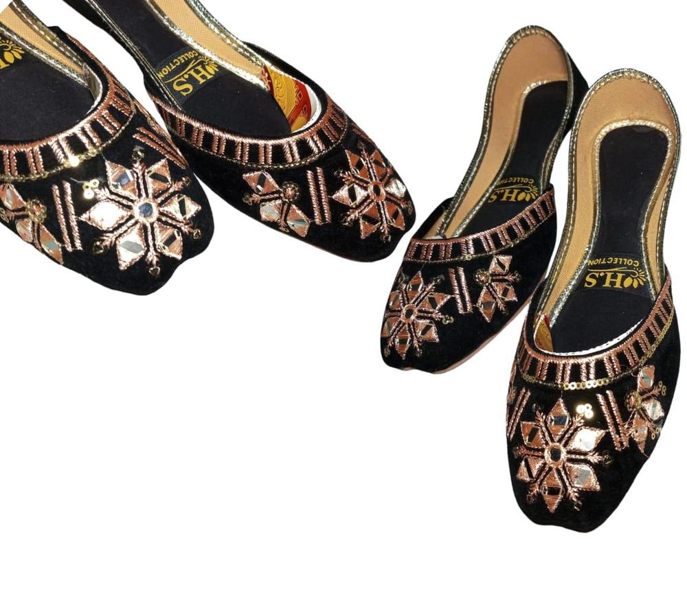 Women's PU Fancy Embroidered Khussa