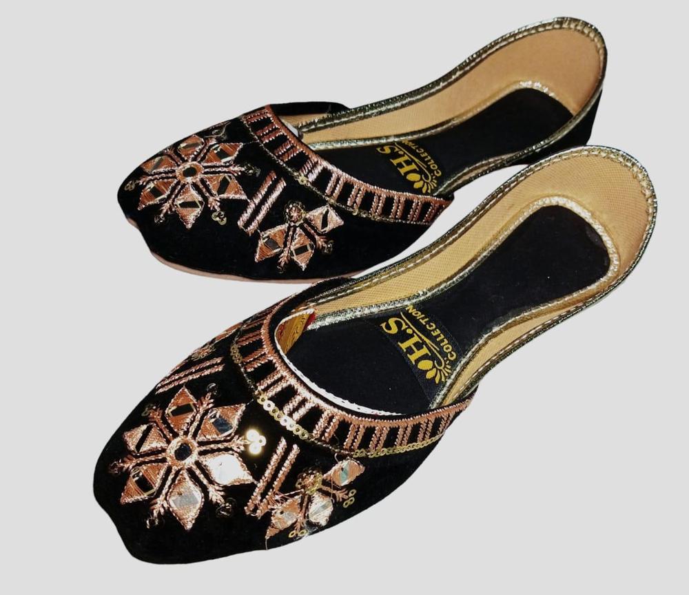 Women's PU Fancy Embroidered Khussa