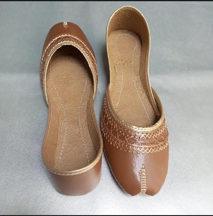 Women's Synthetic Leather Embroidered Khussa