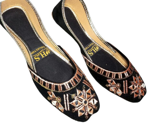 Women's PU Fancy Embroidered Khussa