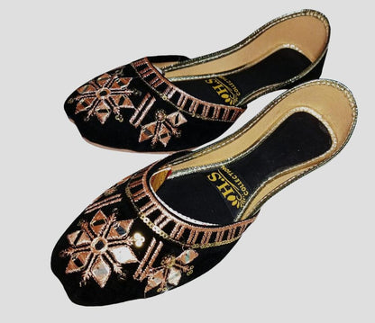 Women's PU Fancy Embroidered Khussa