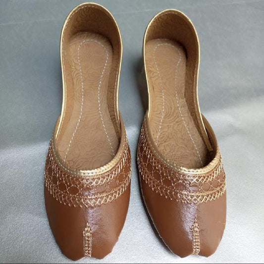 Women's Synthetic Leather Embroidered Khussa