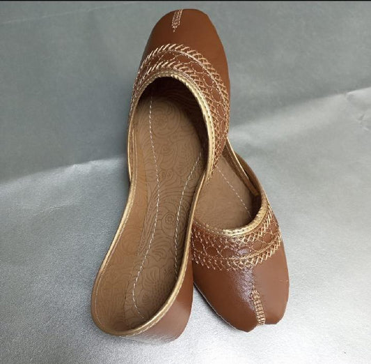 Women's Synthetic Leather Embroidered Khussa